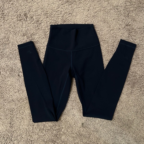 lululemon navy leggings size 2 (ankle length) - Picture 3 of 5